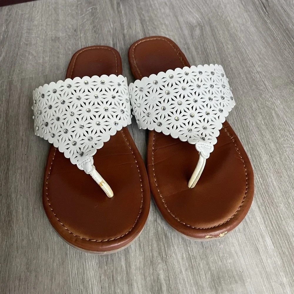 Yellow Box White Flip-Flops Size 8.5 - Picture 2 of 6
